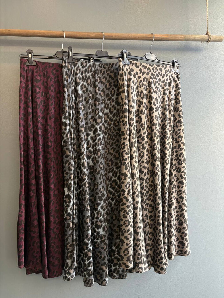 Leoparda printa svārki ar viskozi un zīdu Universāls izmērs